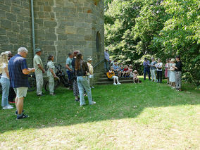 Wortgottesdienst an der Weingartenkapelle (Foto: Karl-Franz Thiede)